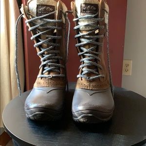 EUC Women’s North Face Mid Cafe Winter Boots
